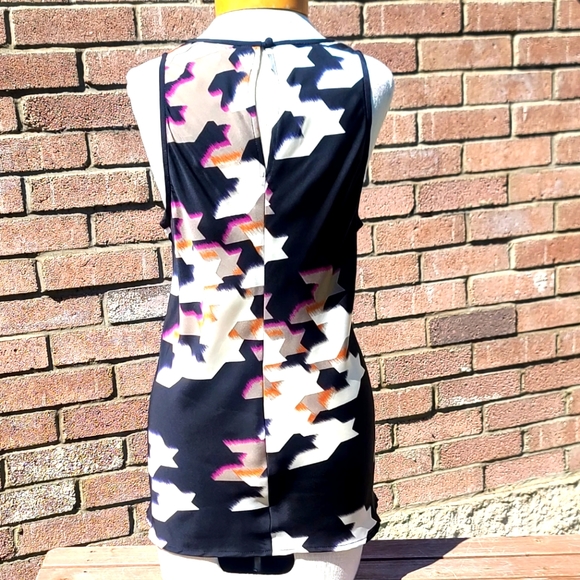Trina Turk silky black  & white geo print - Picture 2 of 7